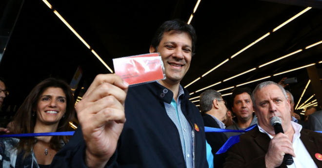 19jul2014---o-prefeito-fernando-hadda-prestigiou-reinauguracao-do-cine-belas-artes-em-sao-paulo-o-tradicional-cinema-ficou-fechado-por-mais-de-tres-anos-e-agora-se-chama-cine-caixa-belas-artes-1405806981578_956x500